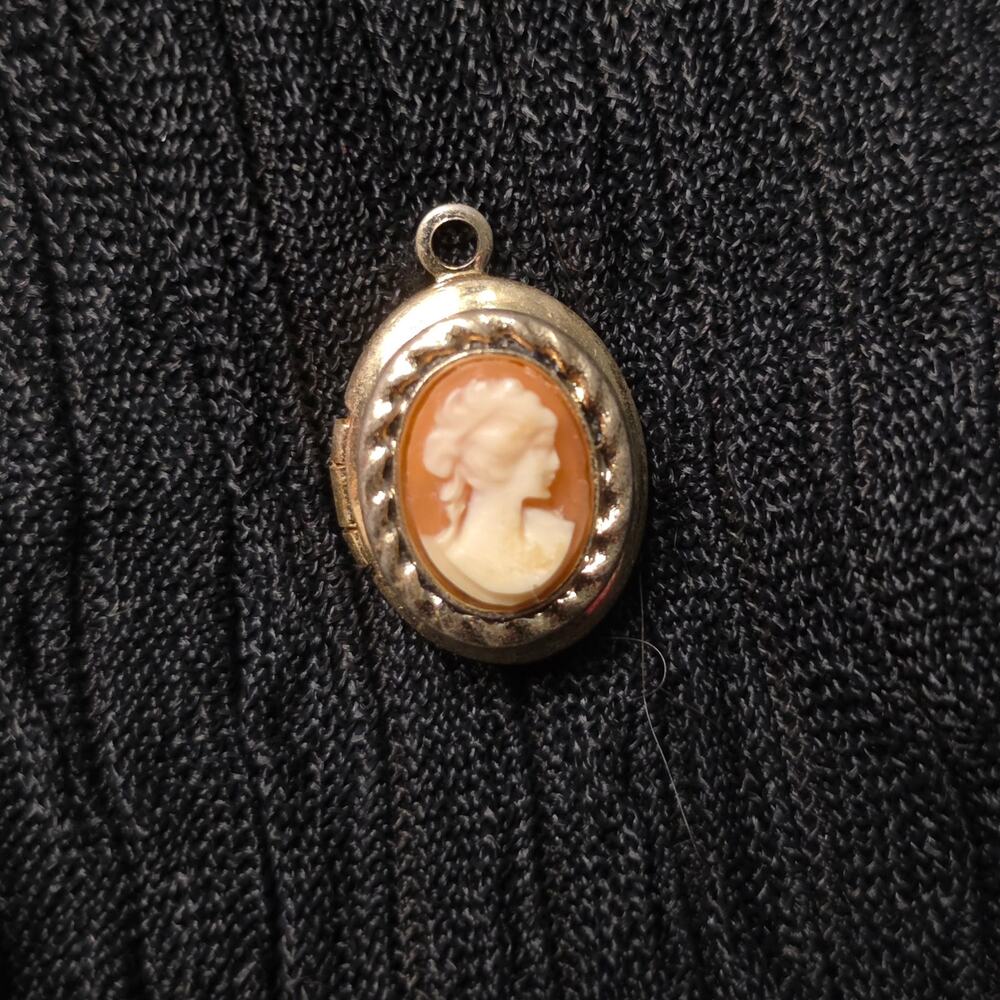 Vintage Cameo Locket Pendant Gold Tone Lady Portrait Miniature Photo Charm